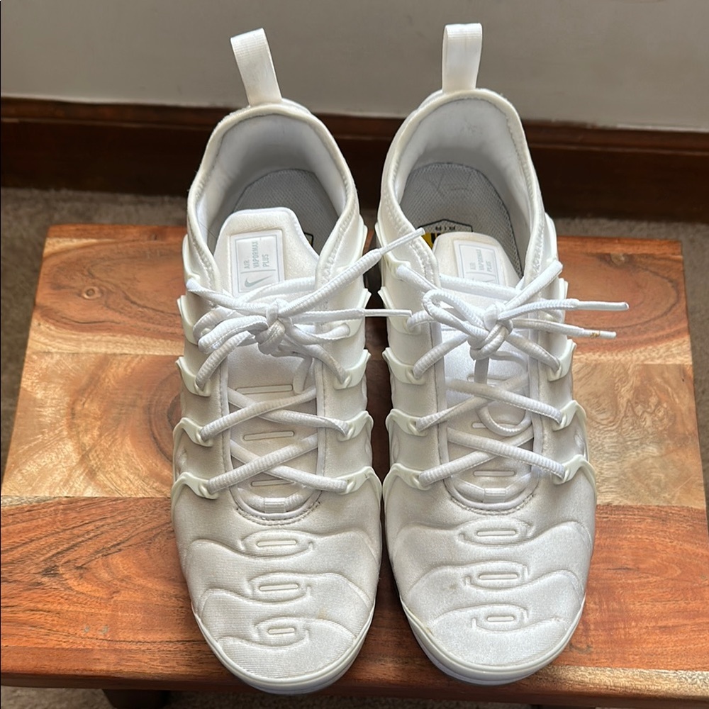 Mens White Nike Vapormax Plus Sneakers